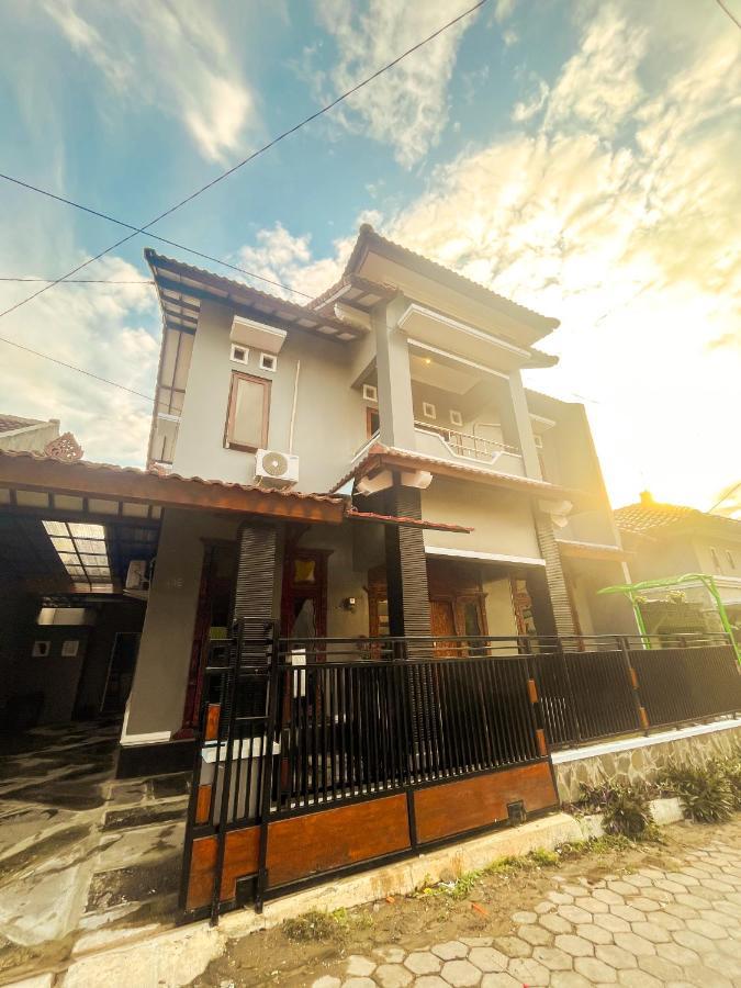 Villa Kamar Tamu Gedongkiwo *